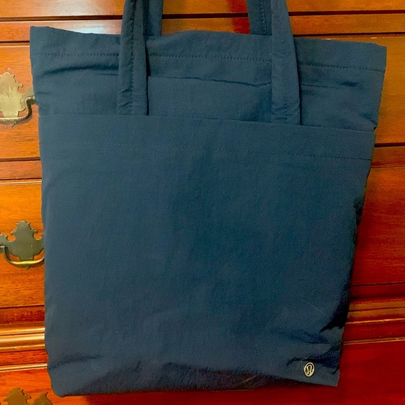 Lululemon On My Level 12L tote bag - Picture 2 of 5